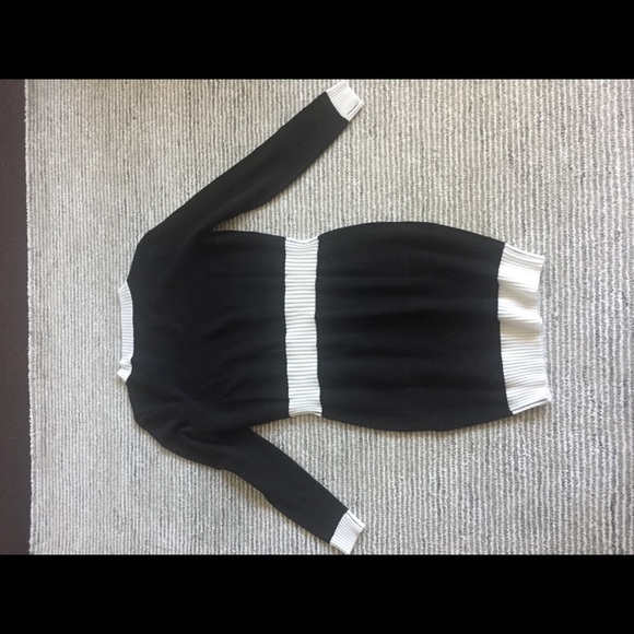Black and white sweater dress with button detail - Picture 4 of 4
